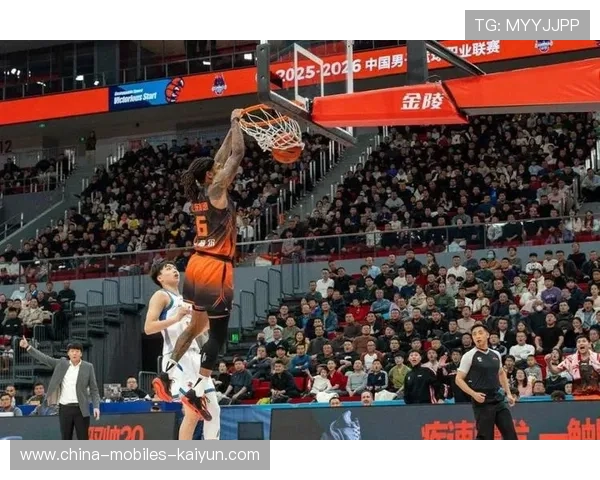 山东高速男篮三分球精准，外线火力迅速提升